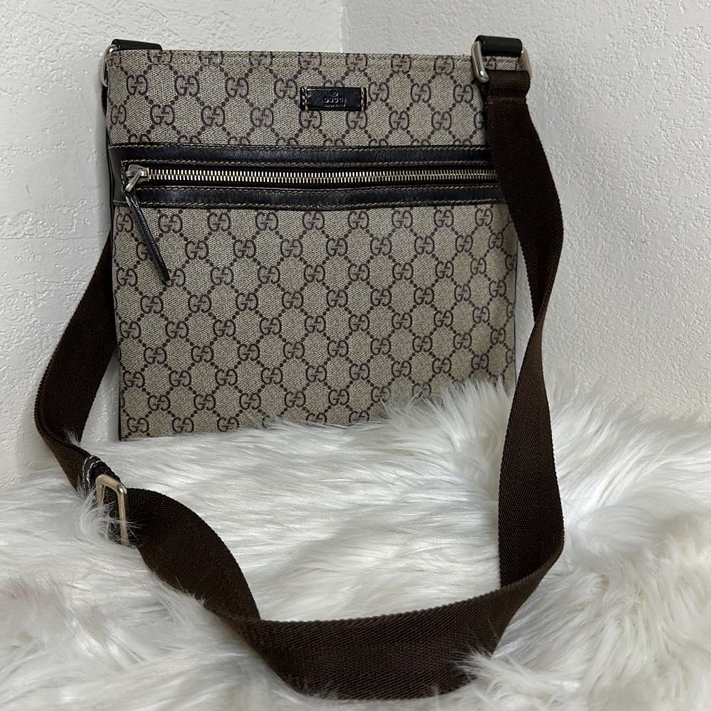 💯Authentic Gucci Crossbody Flat Messenger Bag🍀 - Picture 8 of 15